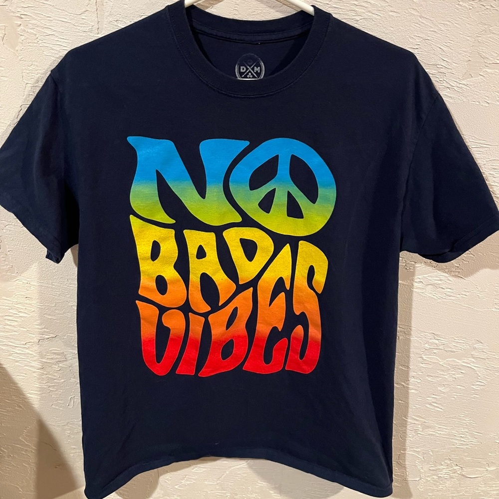 No Bad Vibes Graphic T-Shirt Medium